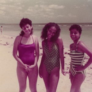 Las tres chicas del paseo